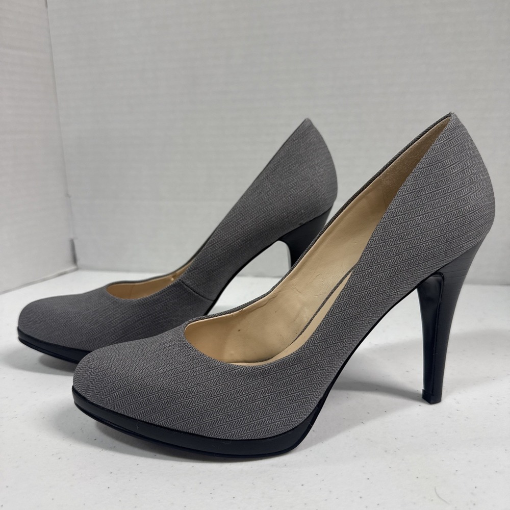 Nine West women's gray 'flannel' platform pump size 7.5 M NWOB